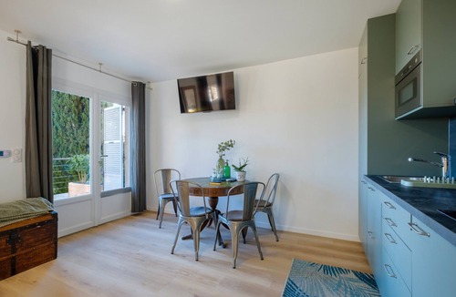 Speracedes Apartment | Studio Apartment 'Soleil Et Palmiers' with Shared Pool, Wi-Fi and Air Conditioning