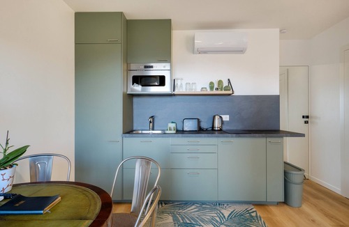 Speracedes Apartment | Studio Apartment 'Soleil Et Palmiers' with Shared Pool, Wi-Fi and Air Conditioning