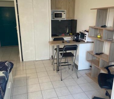Saint-Pierre Apartment | Studio au centre-ville 2