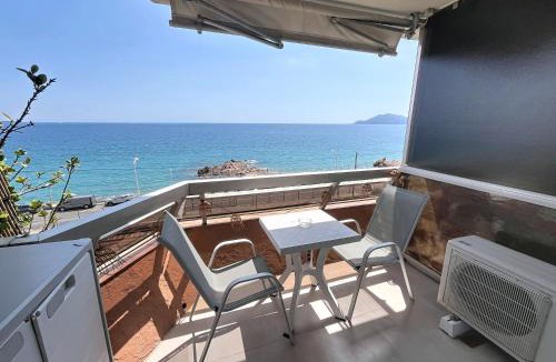 Cannes La Bocca Apartment | Studio beautiful sea view direct beach access parking AC