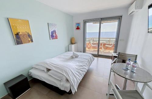 Cannes La Bocca Apartment | Studio beautiful sea view direct beach access parking AC