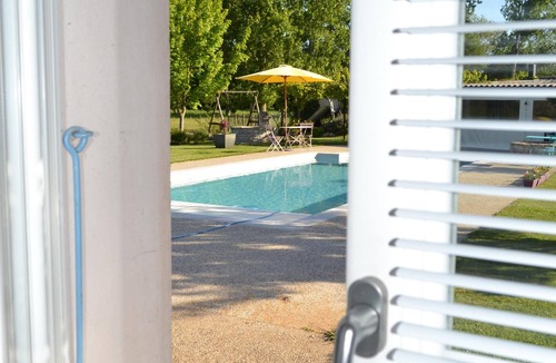 Marans Apartment | Studio belle-île - view on the swimming pool