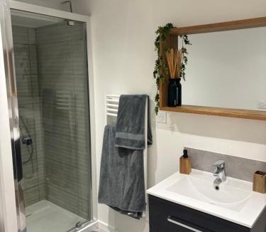La Cote-Saint-Andre Apartment | Studio bohème cosy au cœur de la ville