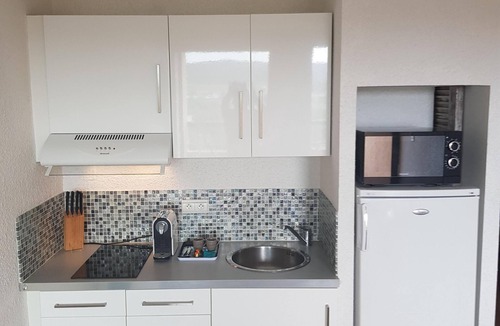 Bormes-Les-Mimosas Apartment | Studio Bormes-les-Mimosas with swimming pool