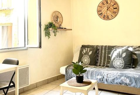 Carpentras Apartment | Studio cœur de ville avec salle de bain privative & kitchenette