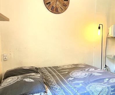 Carpentras Apartment | Studio cœur de ville avec salle de bain privative & kitchenette