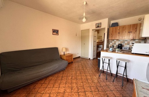 Le Brusc Apartment | Studio cabin in Brusc, near sea, sleeps 4