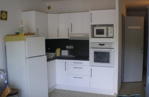 Le Grau-Du-Roi Apartment | Studio cabin .sleeps 4. PORT VIEW.