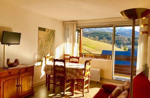 Villard-de-Lans Apartment | Studio cabin with balcony, mountain view near village center