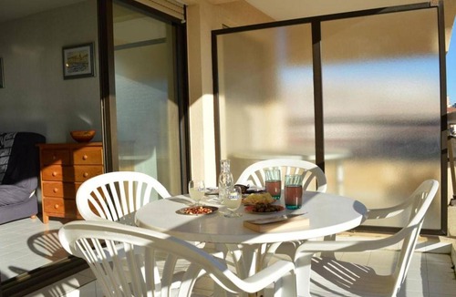 Frejus Plage Apartment | Studio cabine bord de mer, 4 pers, terrasse, rés. calme - FR-1-226A-57
