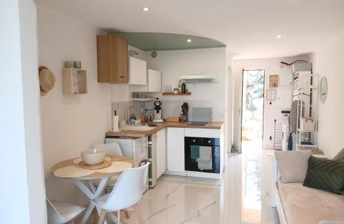 Saint-Vallier-de-Thiey Apartment | Studio calme avec terrasse et piscine