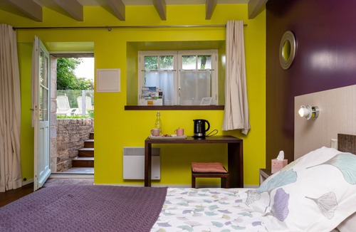 Arzano Apartment | Studio 'Camélia with Breakfast', Shared Pool, Terrace & Wi-Fi