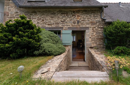Arzano Apartment | Studio 'Camélia with Breakfast', Shared Pool, Terrace & Wi-Fi