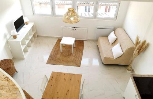 Les Arcs-sur-Argens Apartment | Studio centre ville LES ARCS avec vue sur massif des maures