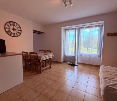 Castelnaud-la-Chapelle Apartment | Studio-Château Castelnaud-Au bord de la rivière