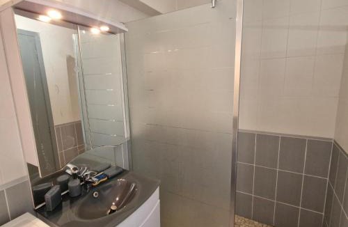 Sainte-Maxime Apartment | Studio climatisé avec parking, proche centre Sainte-Maxime - FR-1-780-60