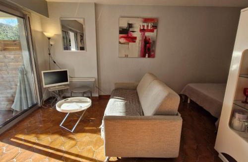 Sainte-Maxime Apartment | Studio climatisé avec parking, proche centre Sainte-Maxime - FR-1-780-60