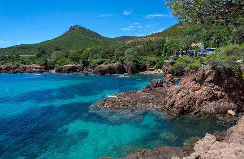 Saint-Raphael Apartment | Studio Climatisé Proche Plage et Commerces avec Balcon, Wi-Fi et Parking - FR-1-466A-16