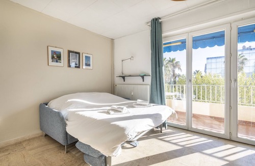 Hyeres City Centre Apartment | Studio Crivelli - Welkeys
