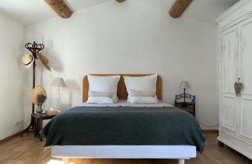 Fontaine-de-Vaucluse Apartment | Studio de charme avec piscine