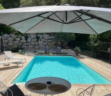 Fontaine-de-Vaucluse Apartment | Studio de charme avec piscine