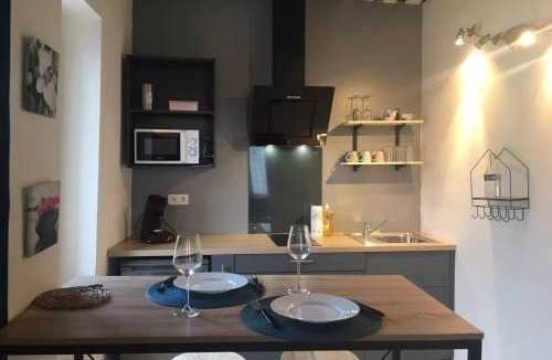 L'Isle-sur-la-Sorgue Apartment | Studio de charme le Clos de l'Etang + place de parking