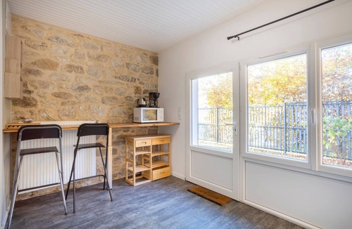 Ergue-Gaberic Apartment | Studio 'De La Vallée Du Stangala' with Private Terrace and Wi-Fi