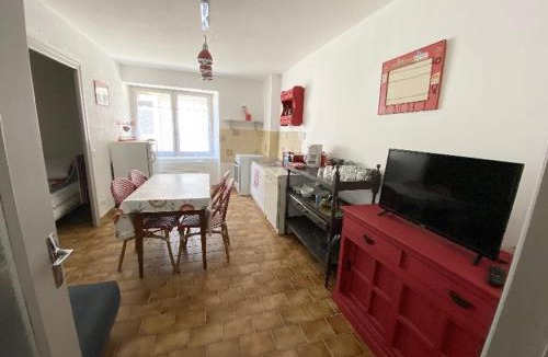 Jullianges Apartment | Studio en rez-de-chaussée tout équipé