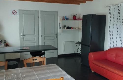 Saint-Romain-de-Benet Apartment | Studio entre terre et mer