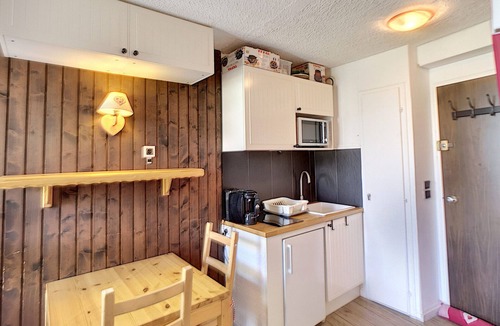 Reberty Apartment | Studio for 3, ski-in/out, balcony & equipped kitchen