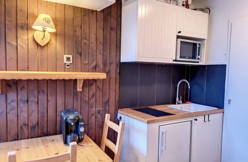 Reberty Apartment | Studio for 3, ski-in/out, balcony & equipped kitchen