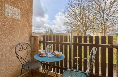 Barbotan-les-Thermes Apartment | Studio for 2 near Lake Uby, pets allowed, parking, wifi