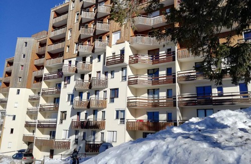 Prapoutel Apartment | Studio for 3, slopeside in Les Adrets