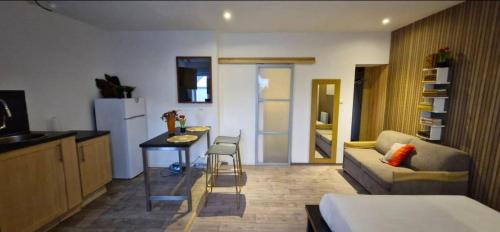 Noyal-Chatillon-sur-Seiche Apartment | Studio Cosy à 5 minutes de Rennes - 3 personnes