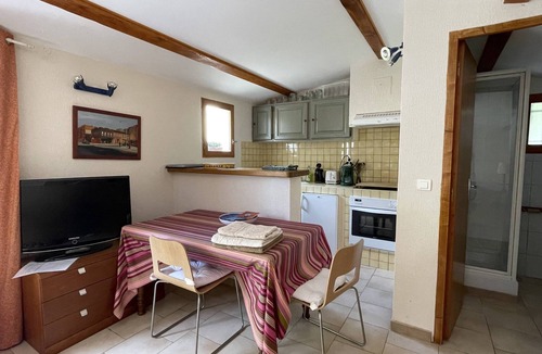Cabrieres-d'Avignon Apartment | Studio Ideal for guaranteed special moments - by feelluxuryholidays