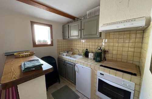 Cabrieres-d'Avignon Apartment | Studio Ideal for guaranteed special moments - by feelluxuryholidays