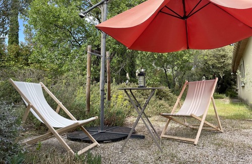 Cabrieres-d'Avignon Apartment | Studio Ideal for guaranteed special moments - by feelluxuryholidays