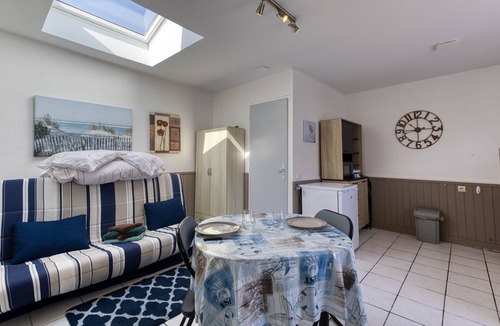 Bourcefranc-le-Chapus Apartment | Studio in Bourcefranc-le-Chapus – Ideal Getaway for Two, Wi-Fi, Remote Work Space, Near Île d’Oléron