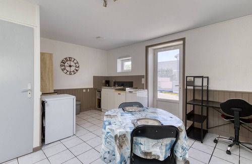 Bourcefranc-le-Chapus Apartment | Studio in Bourcefranc-le-Chapus – Ideal Getaway for Two, Wi-Fi, Remote Work Space, Near Île d’Oléron