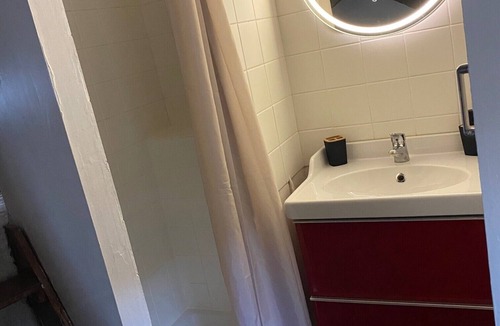 Voreppe Apartment | Studio in historic building, in the heart of old Voreppe.