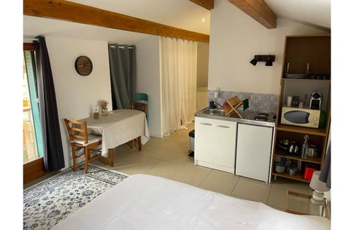 Brignais Apartment | Studio in the center of Brignais.