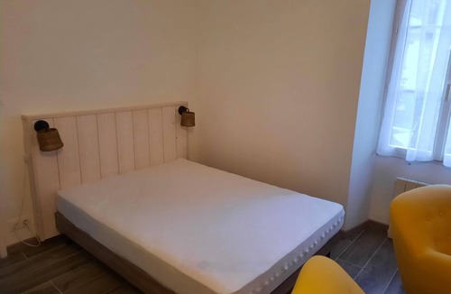 Echire Apartment | Studio in the countryside near river and hiking trails