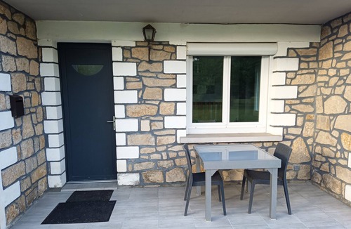Saint-Come-d'Olt Apartment | Studio "La Clématite d'Olt" with Private Terrace and Wi-Fi