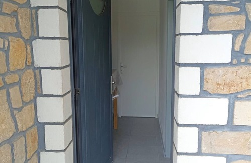 Saint-Come-d'Olt Apartment | Studio "La Clématite d'Olt" with Private Terrace and Wi-Fi