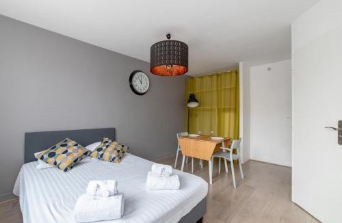 Feuillat Desgenettes Apartment | Studio Lampara - Welkeys