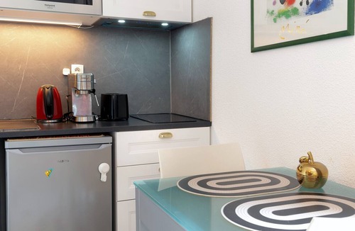 Allevard House | Studio Le Splendid 3-Star Hotel with Mountain View, Shared Garden and Wi-Fi