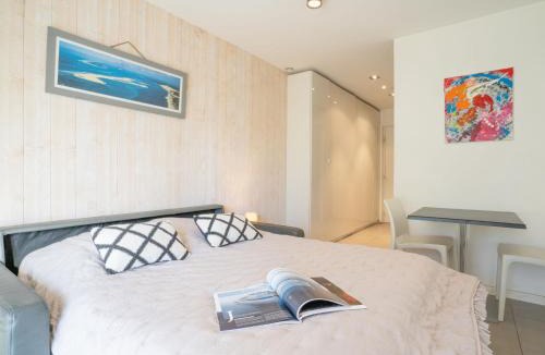 Arcachon Apartment | Studio Les Pieds dans l'eau-1 by Interhome