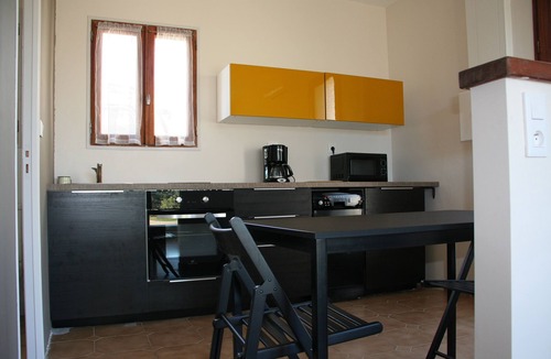 Pignans Apartment | STUDIO LOUBIERE APARTMENT