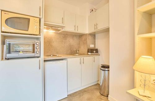 Barbotan-les-Thermes Apartment | Studio lumineux avec balcon, à 400 m des Thermes, wifi et parking inclus - FR-1-841-21