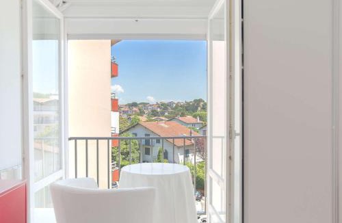Hendaye Apartment | Studio lumineux à deux pas de la plage d'Hendaye - FR-1-2-323